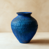 vase en terre cuite bleu artisanal et unique